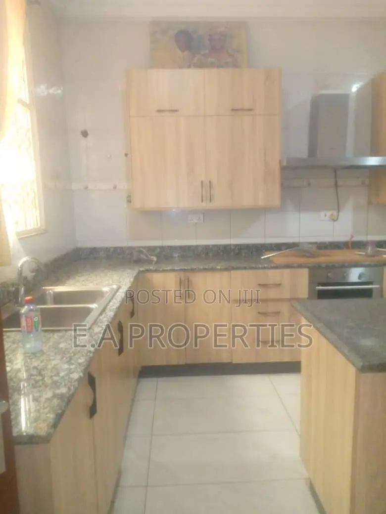 5bdrm House in E A Properties, ECOMOG for sale