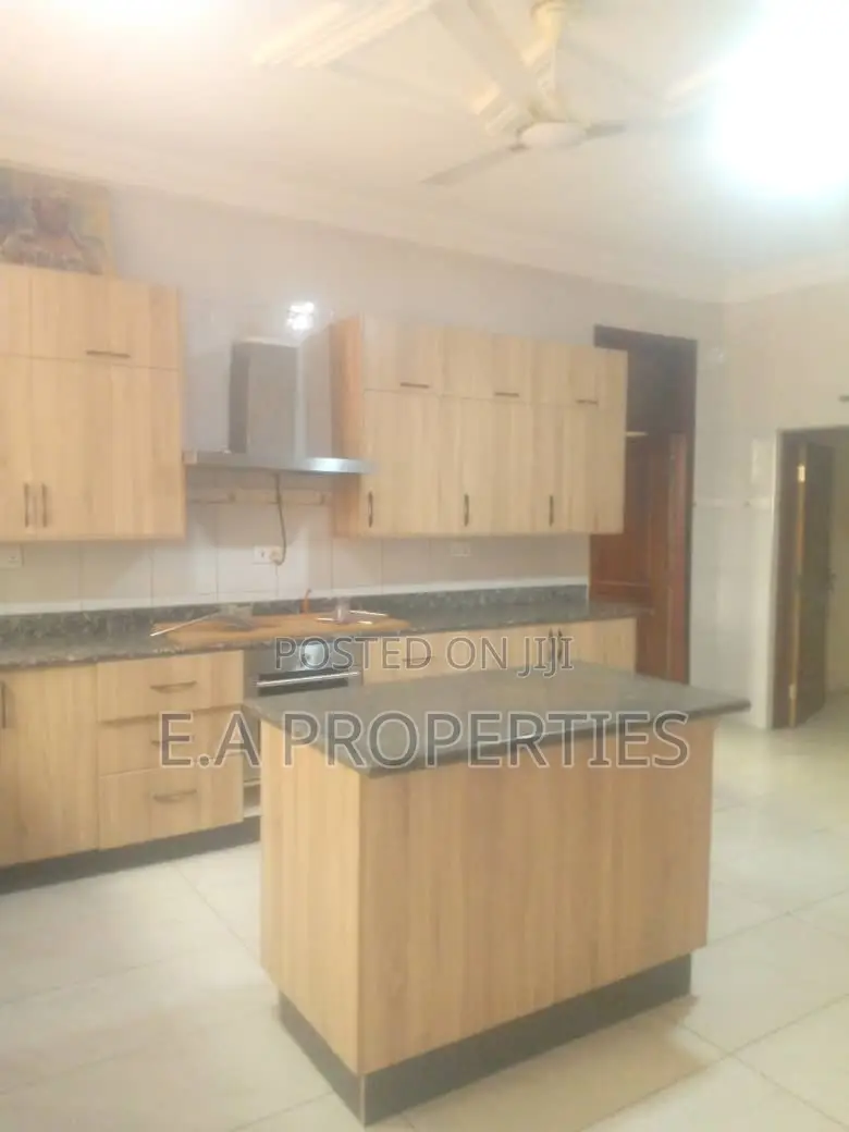 5bdrm House in E A Properties, ECOMOG for sale