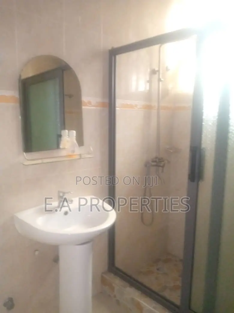 5bdrm House in E A Properties, ECOMOG for sale