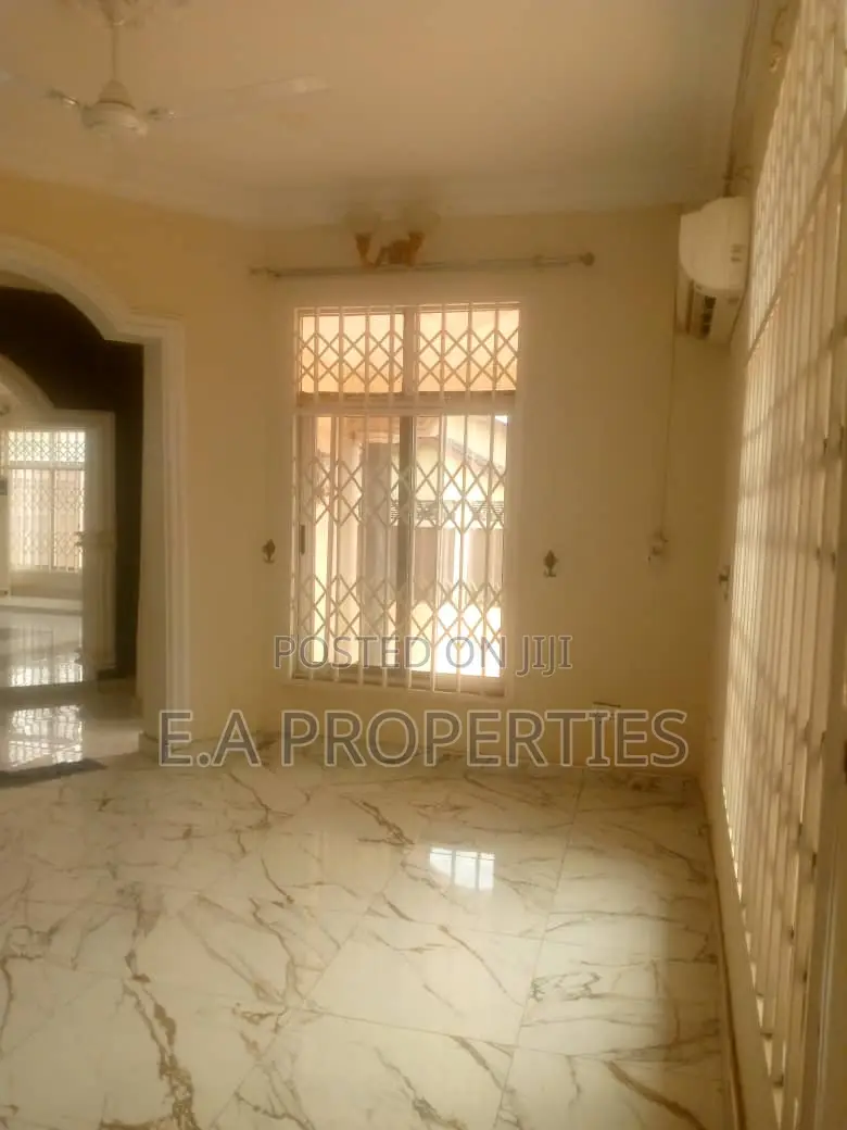 5bdrm House in E A Properties, ECOMOG for sale