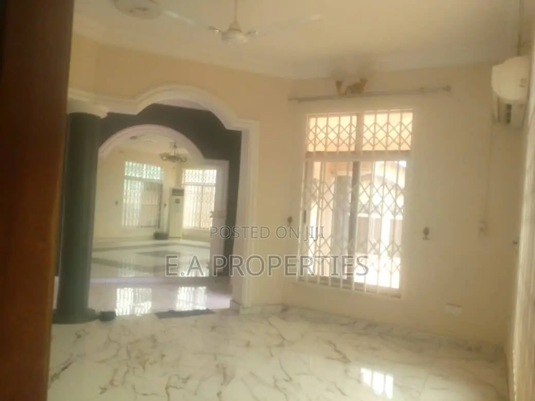 5bdrm House in E A Properties, ECOMOG for sale