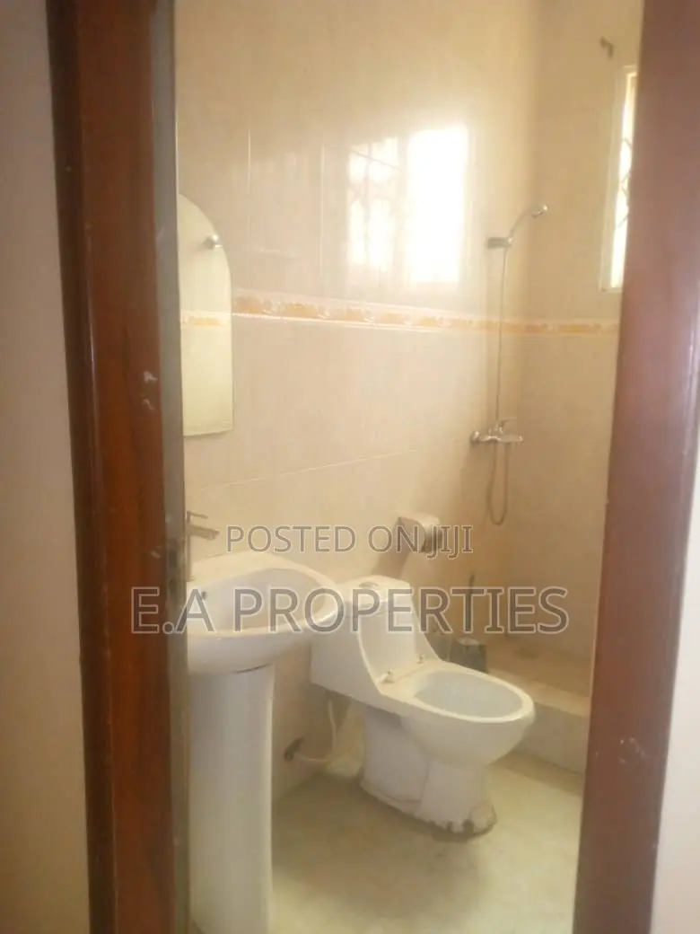 5bdrm House in E A Properties, ECOMOG for sale