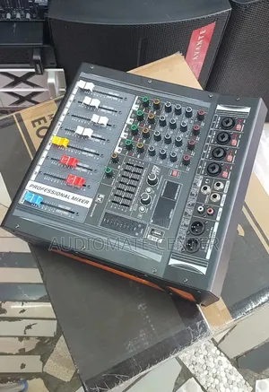 4 Channels Powered Mixer
