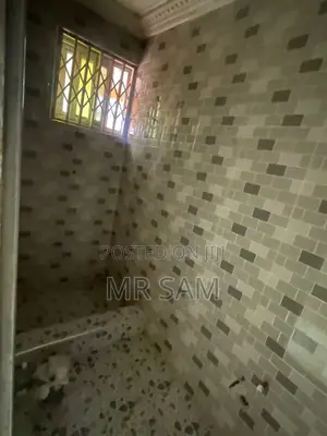10bdrm House in Tuba To Kokrobitey, Ga South Municipal for sale