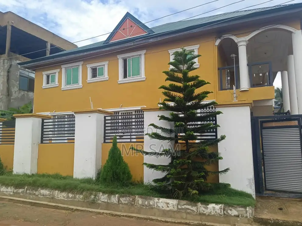 10bdrm House in Tuba To Kokrobitey, Ga South Municipal for sale