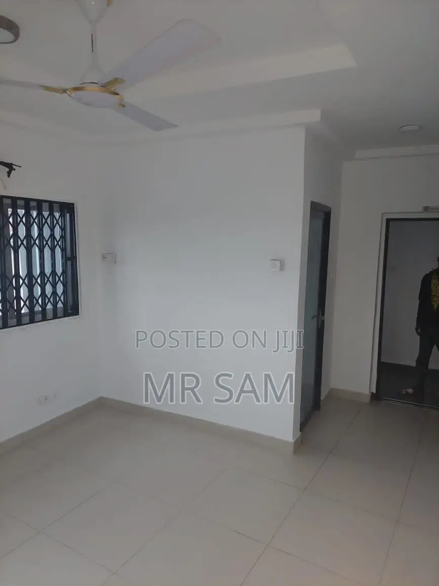 10bdrm House in Tuba To Kokrobitey, Ga South Municipal for sale