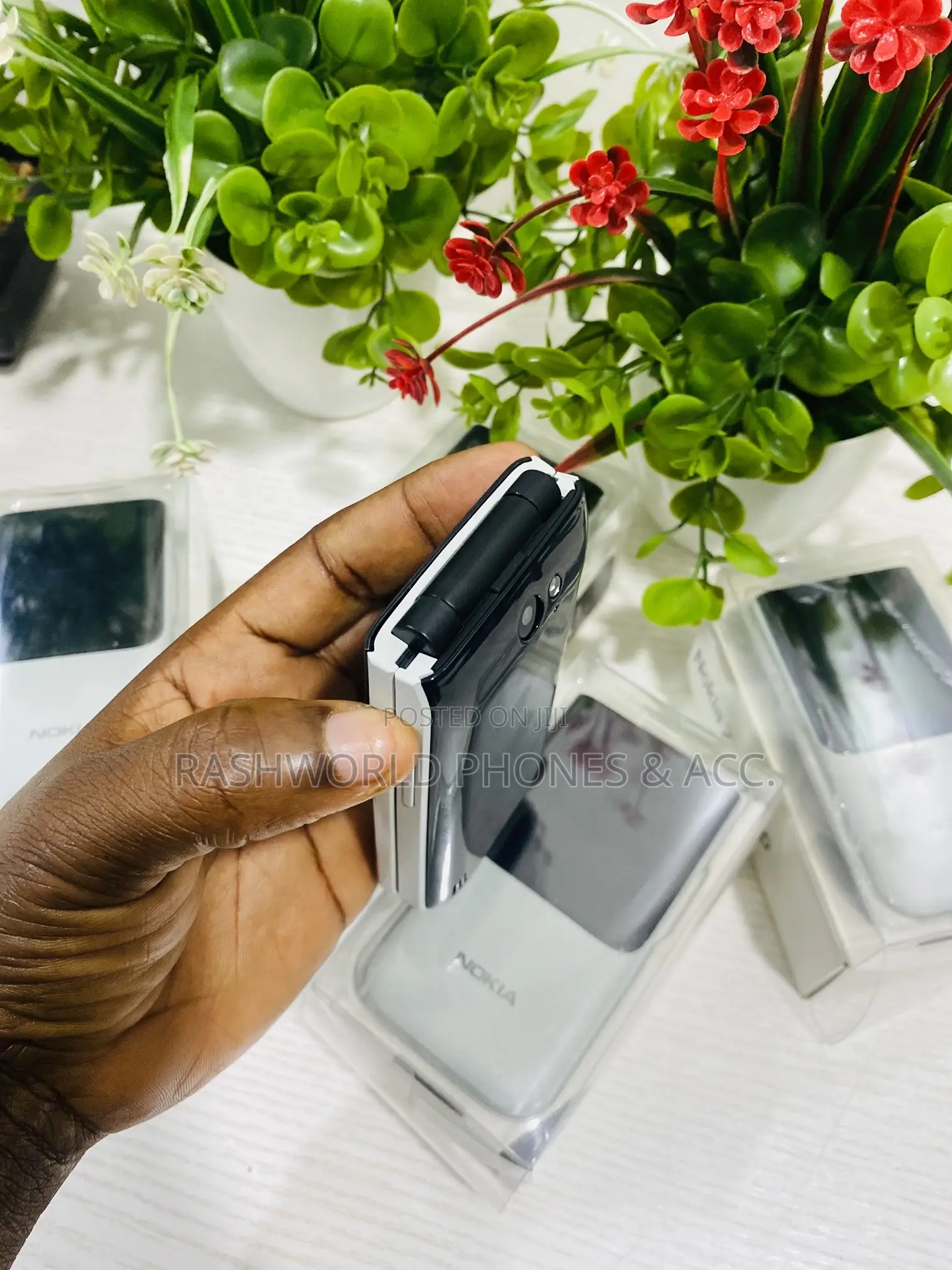 New Nokia 2720 Flip 512 GB White