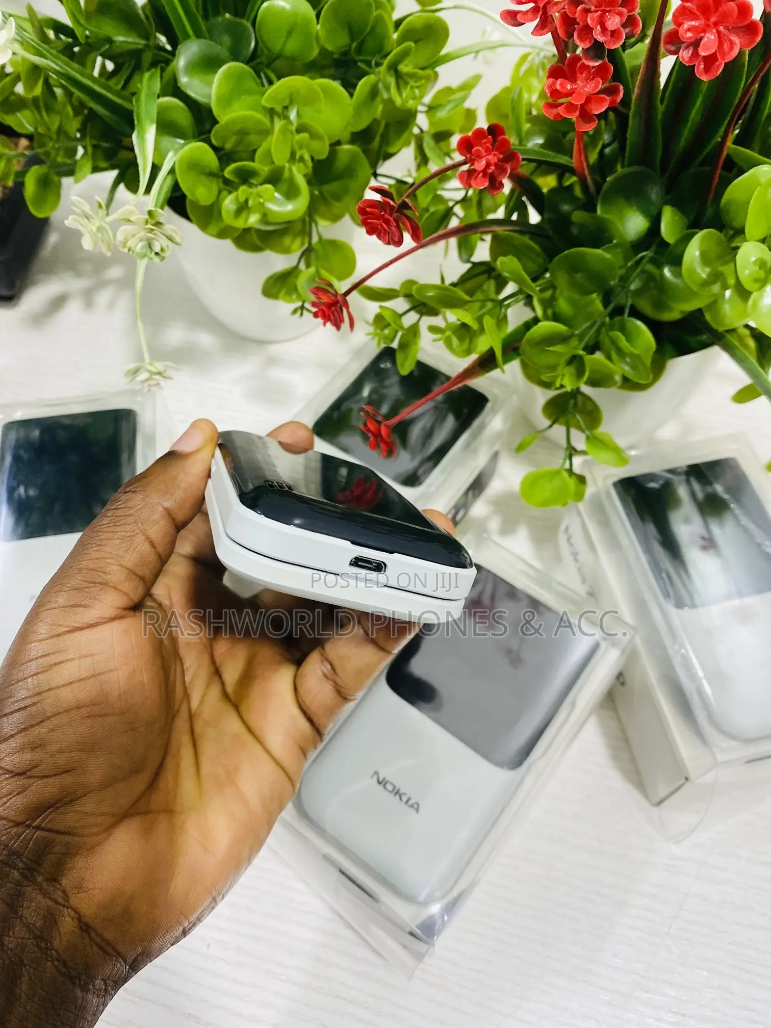 New Nokia 2720 Flip 512 GB White
