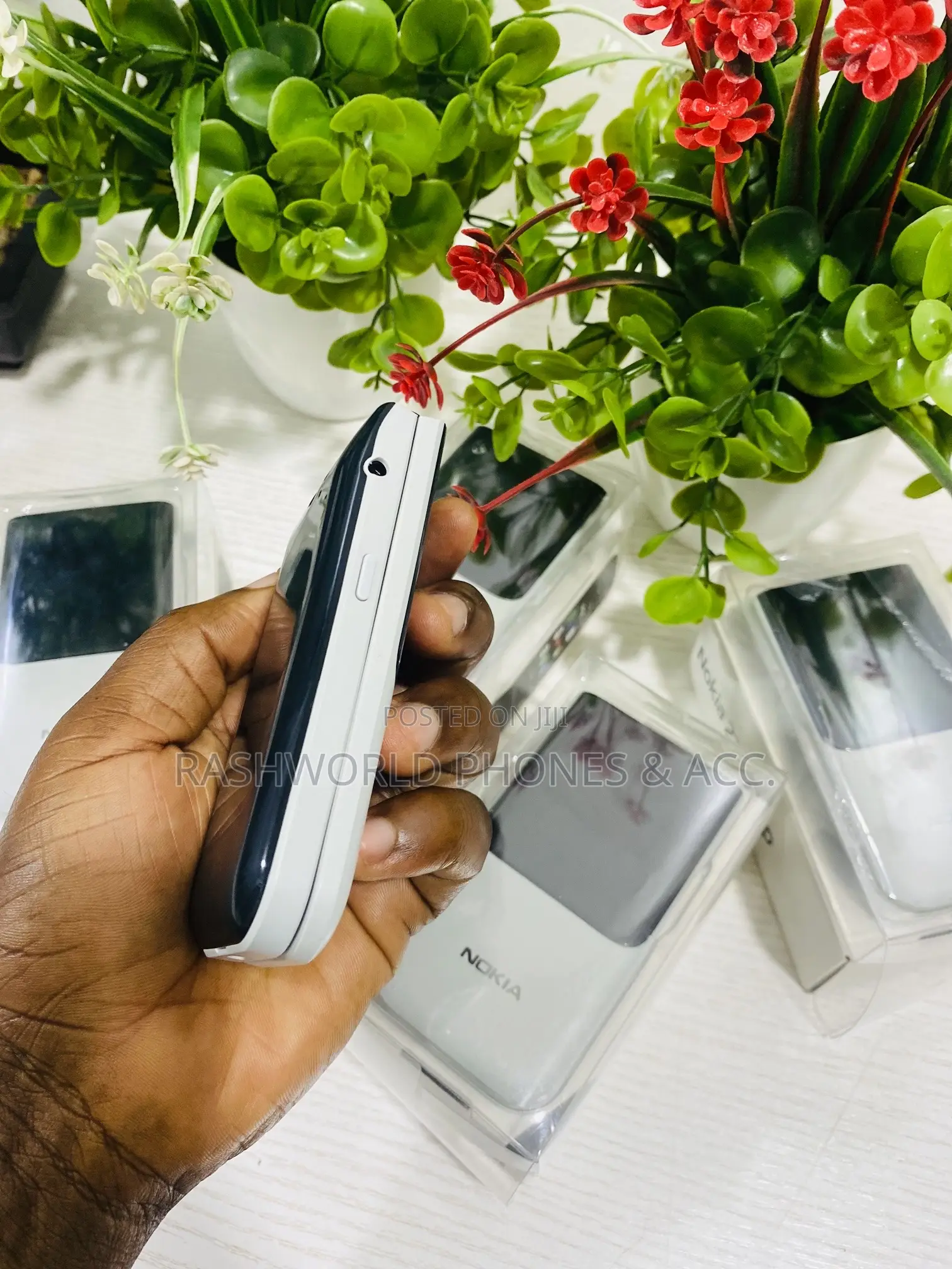 New Nokia 2720 Flip 512 GB White