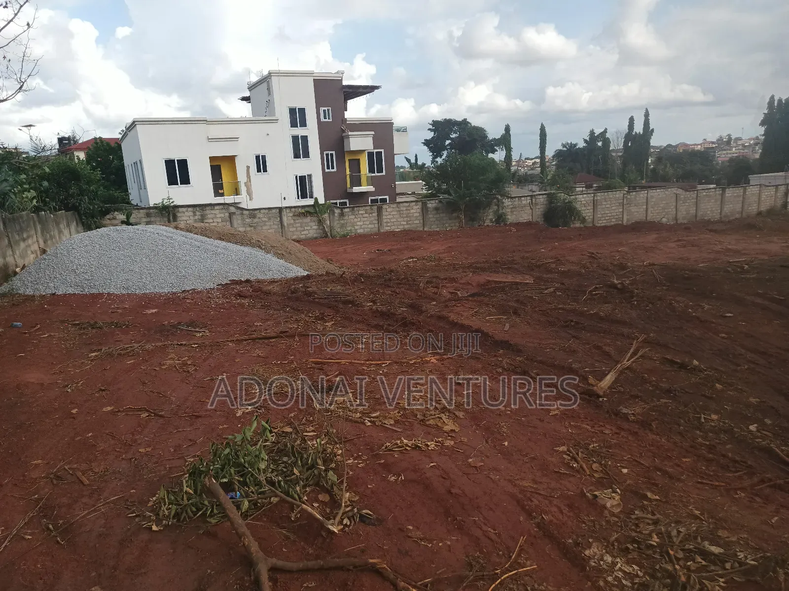 One Plot of Land for Sale in Danyame