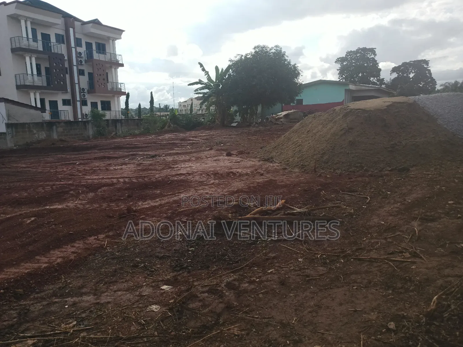 One Plot of Land for Sale in Danyame