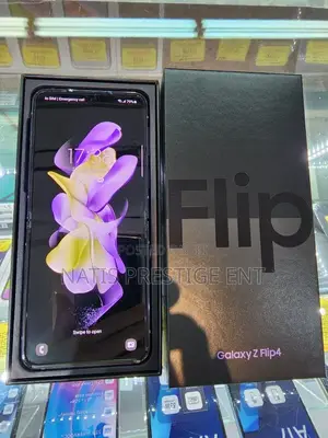 New Samsung Galaxy Z Flip4 128 GB Black