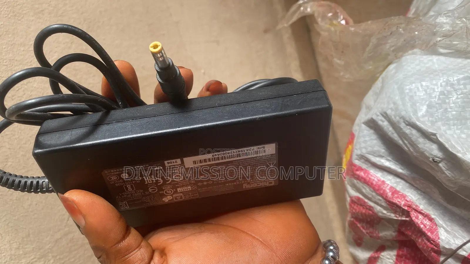 Original Chicony Ac Adapter 20v=6.75A, 135w