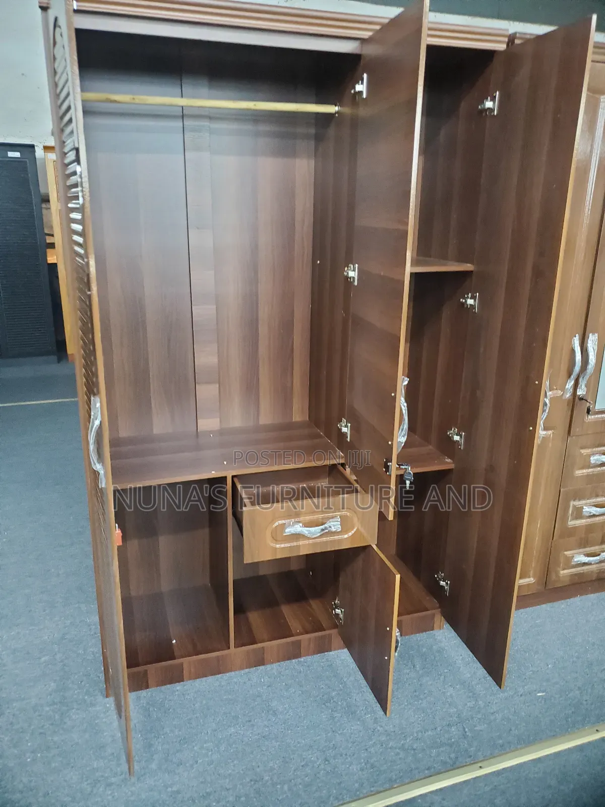 Wardrobe With 3doors