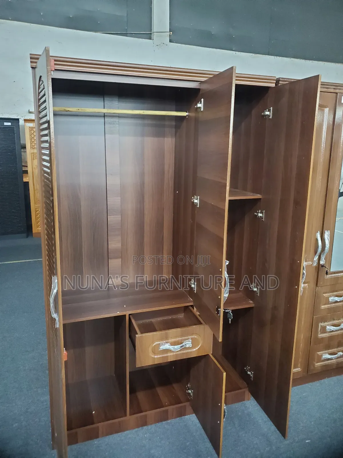 Wardrobe With 3doors