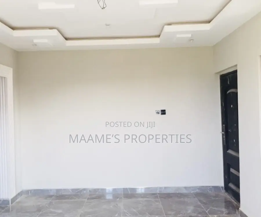 8bdrm Apartment in Oyarifa for sale