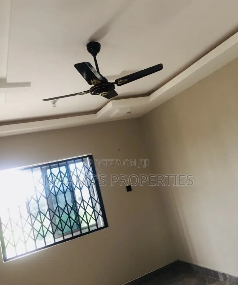 8bdrm Apartment in Oyarifa for sale
