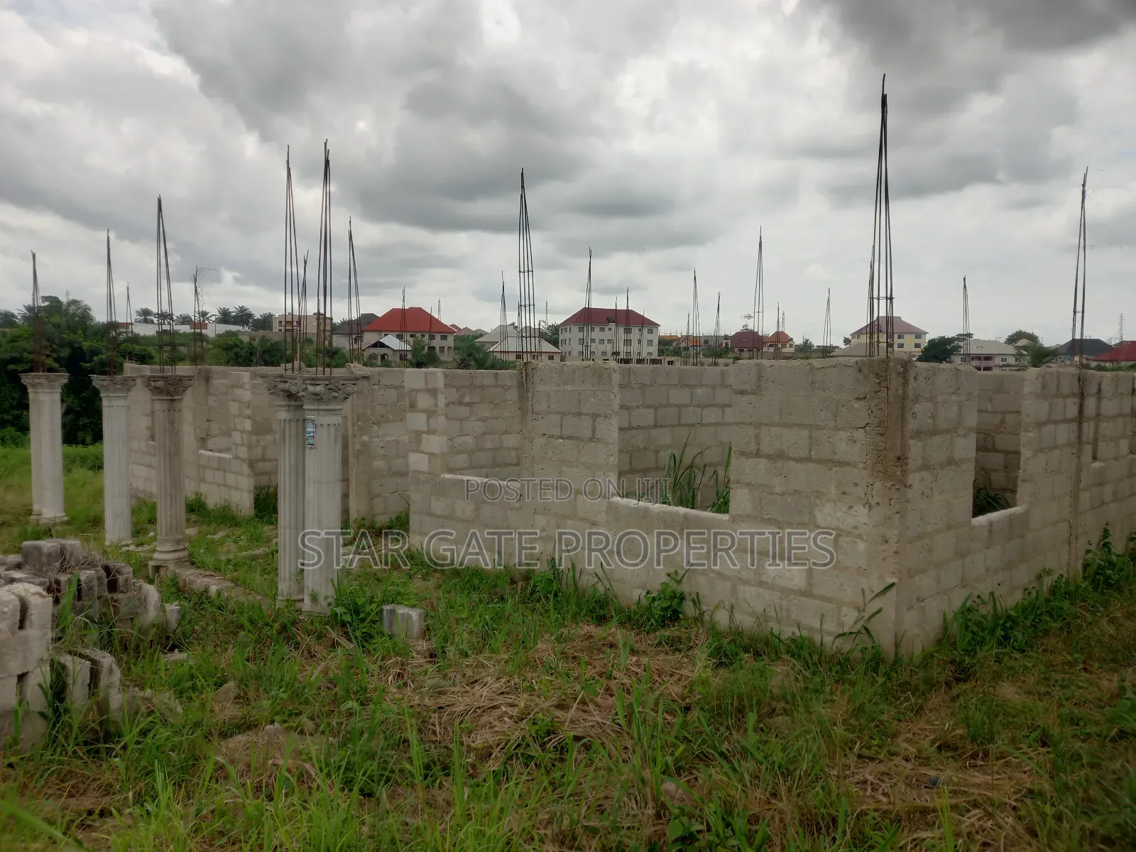 8 Bedrooms House for Sale at Mampongteng