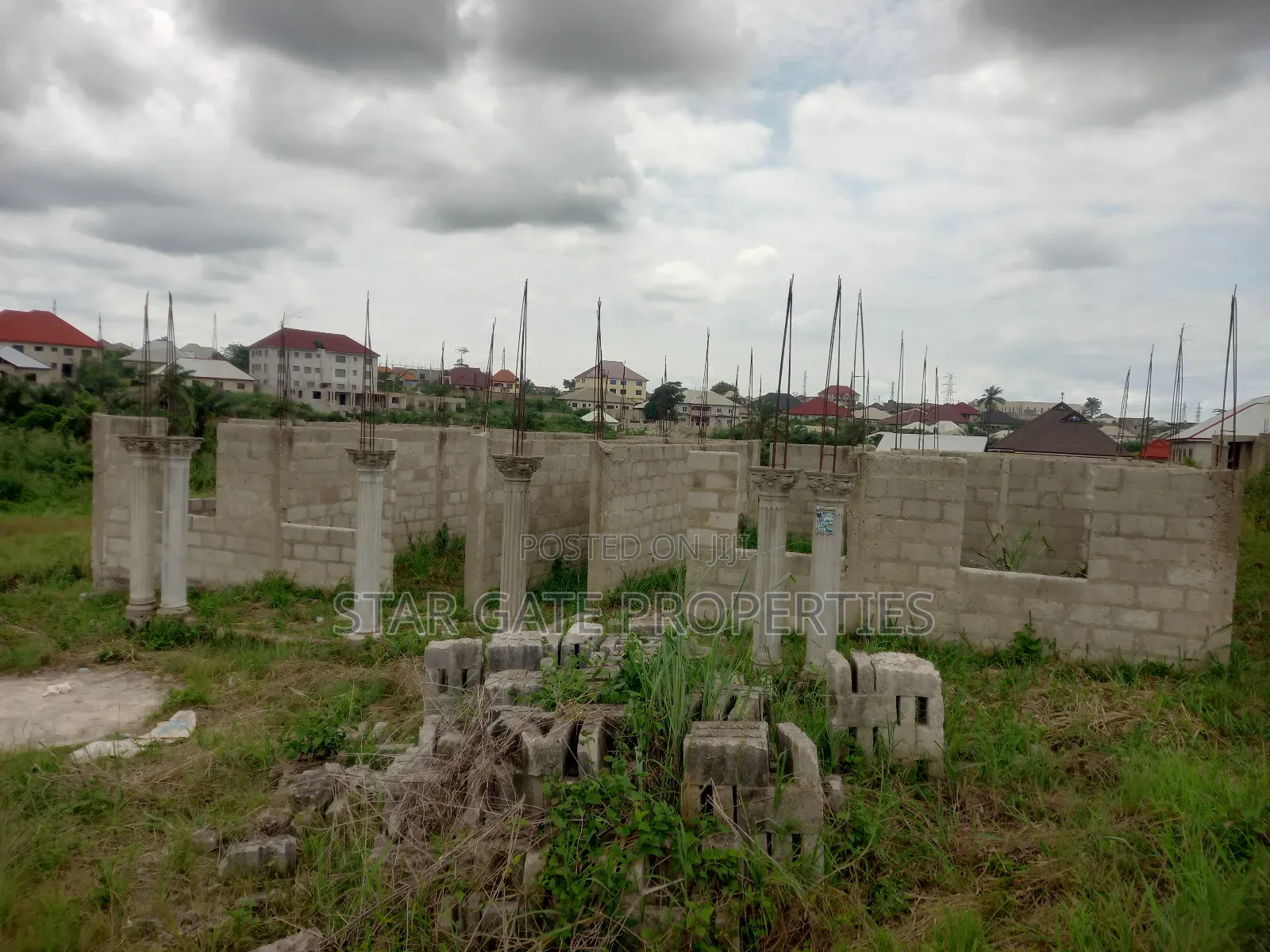 8 Bedrooms House for Sale at Mampongteng
