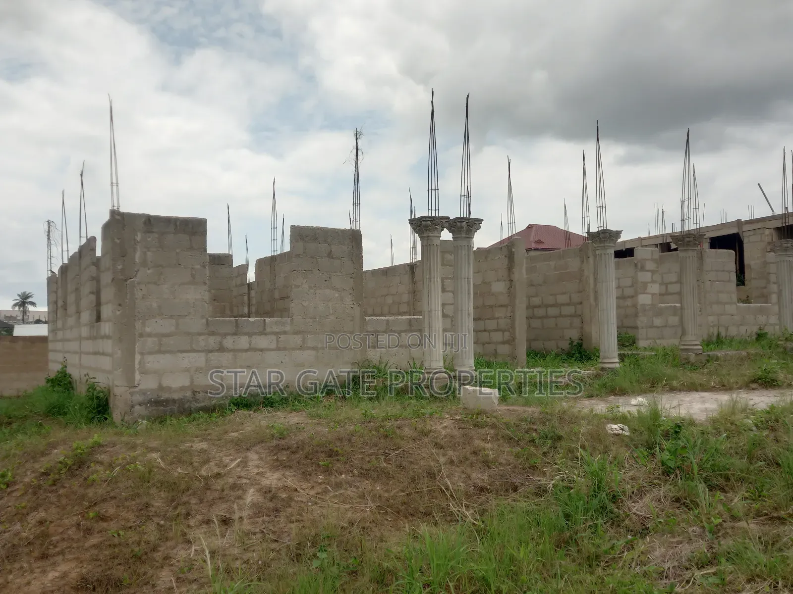 8 Bedrooms House for Sale at Mampongteng