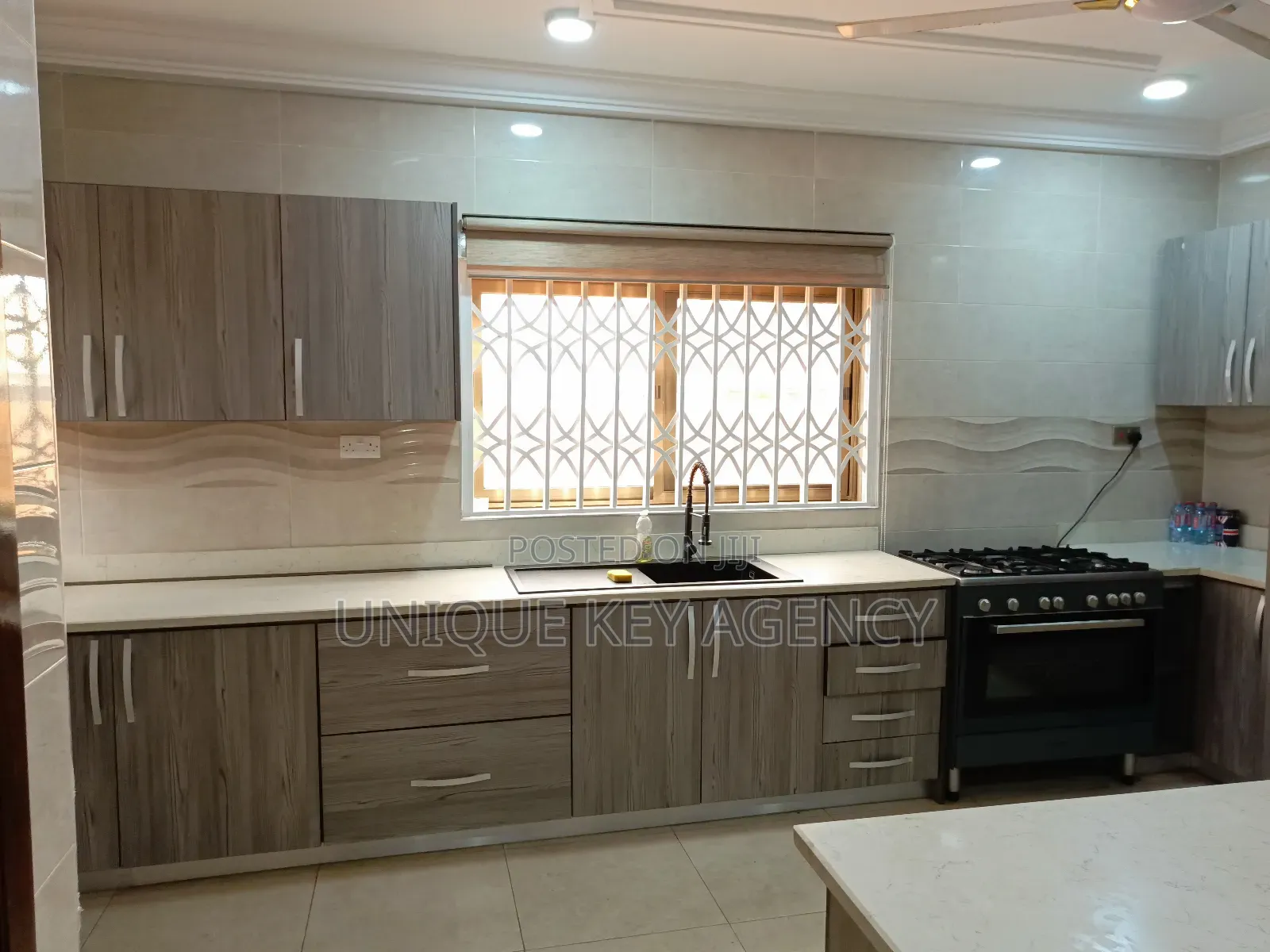 5bdrm House in Unique Key Agency, Tseaddo for rent