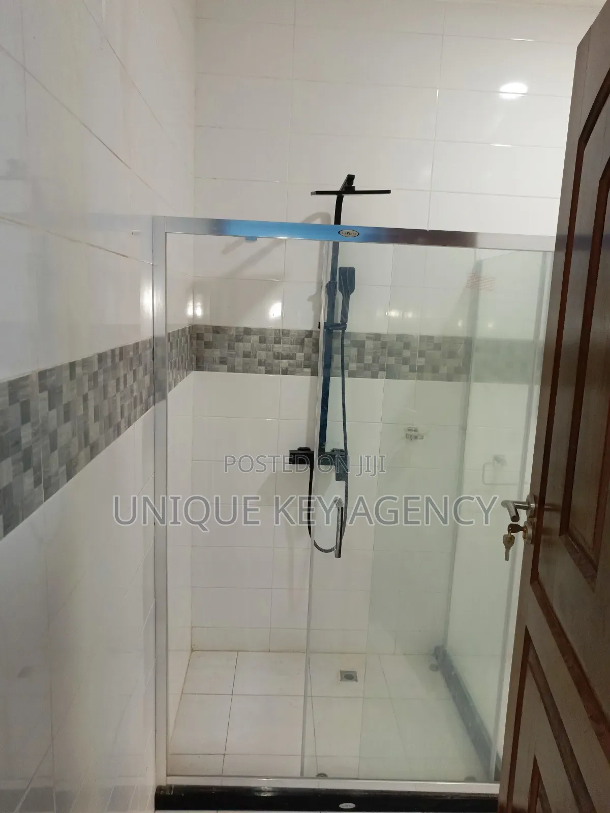 5bdrm House in Unique Key Agency, Tseaddo for rent