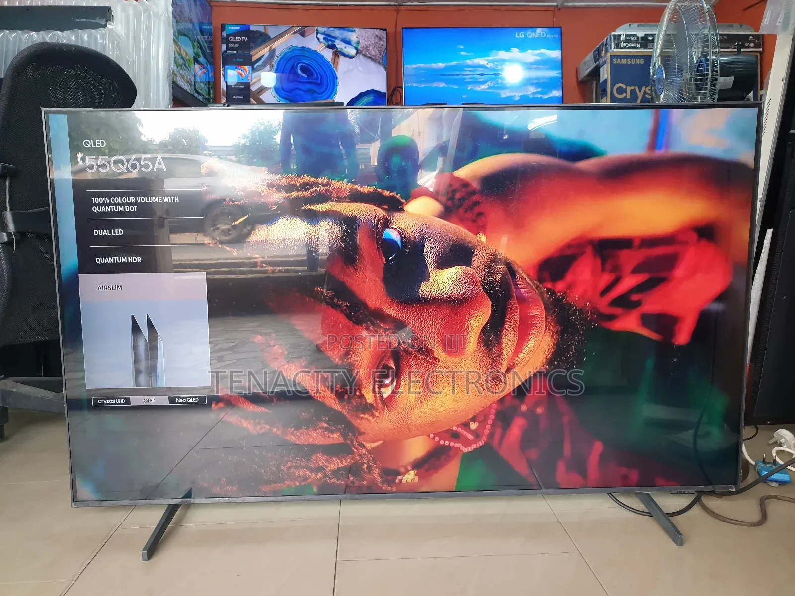 Qled Samsung 55"UHD HDR Smart Satellite TV