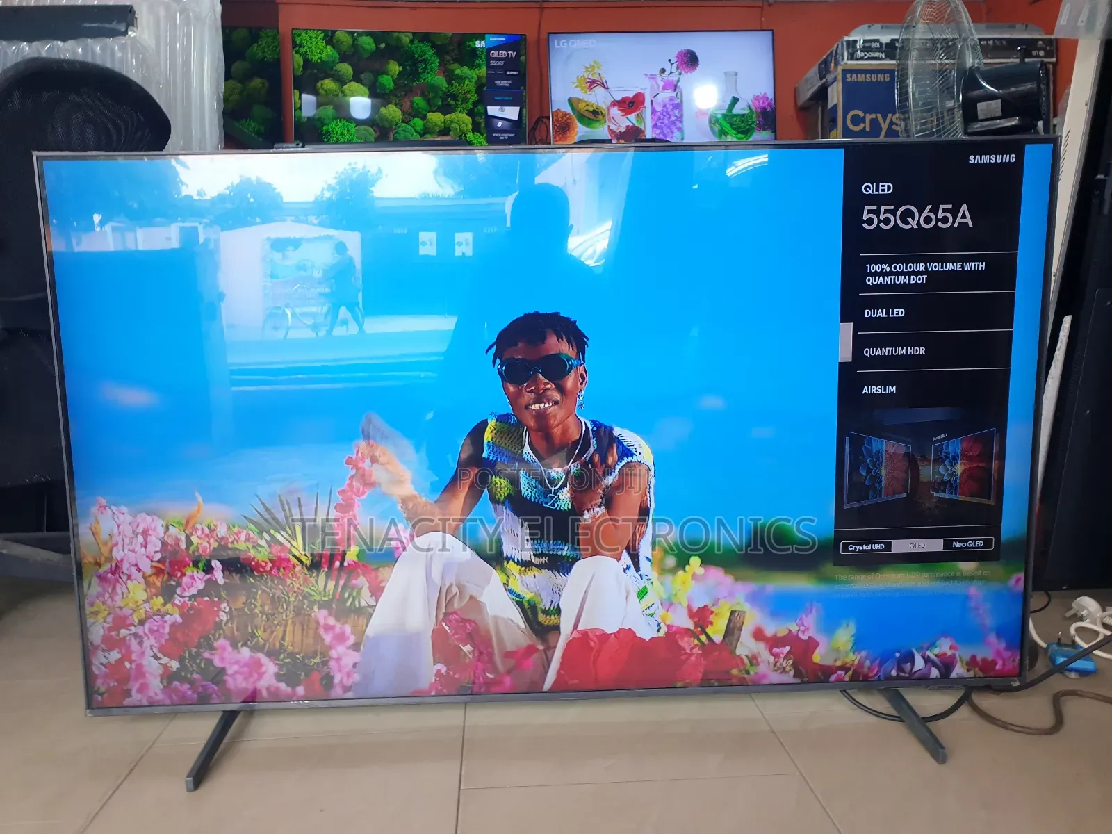Qled Samsung 55"UHD HDR Smart Satellite TV
