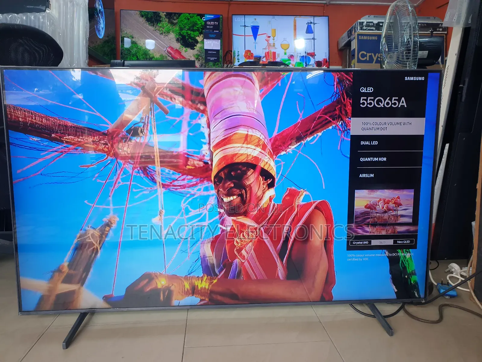 Qled Samsung 55"UHD HDR Smart Satellite TV