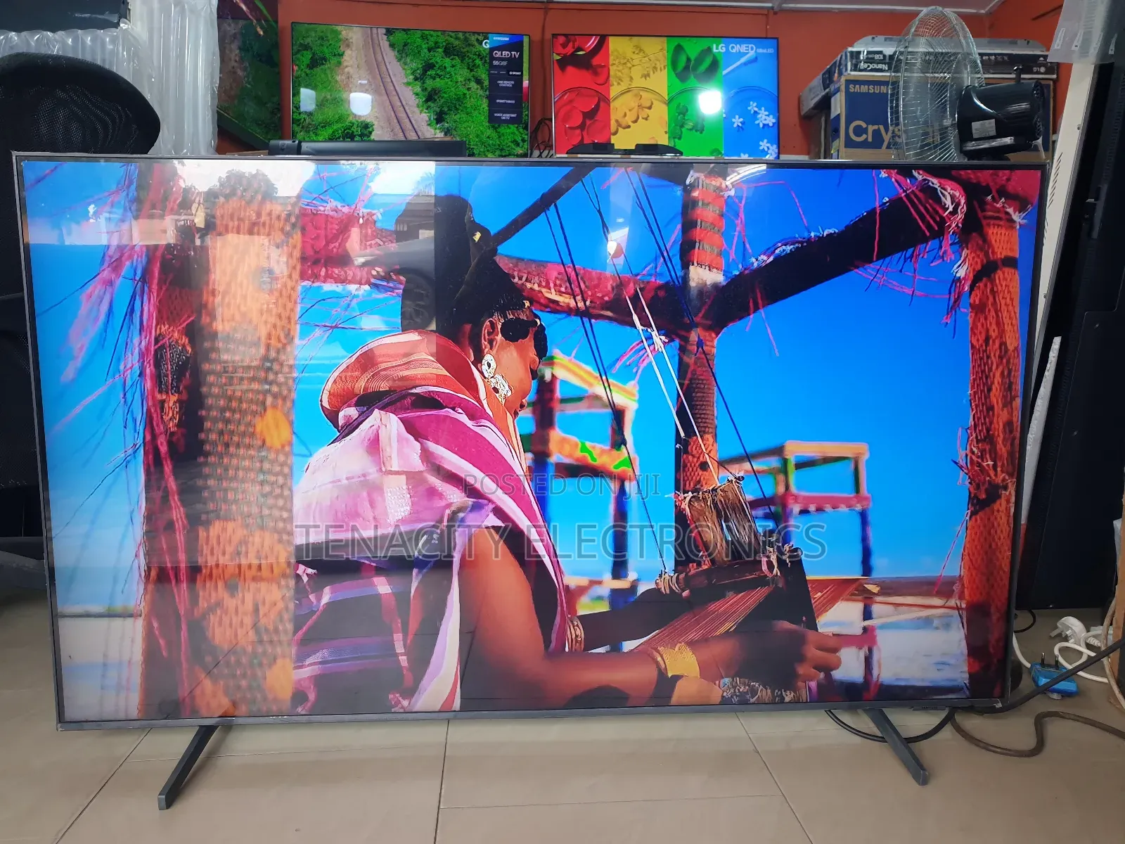 Qled Samsung 55"UHD HDR Smart Satellite TV