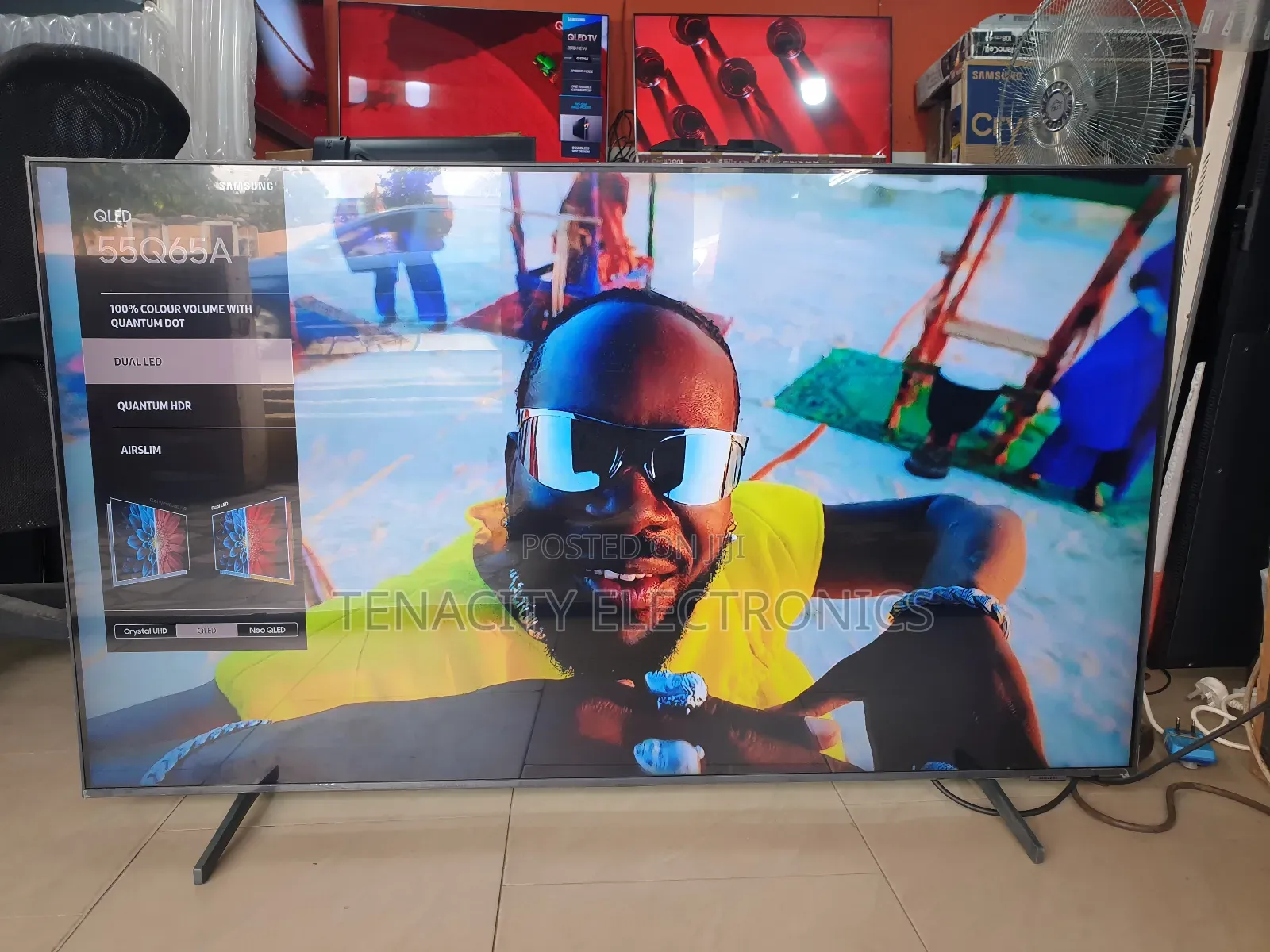 Qled Samsung 55"UHD HDR Smart Satellite TV