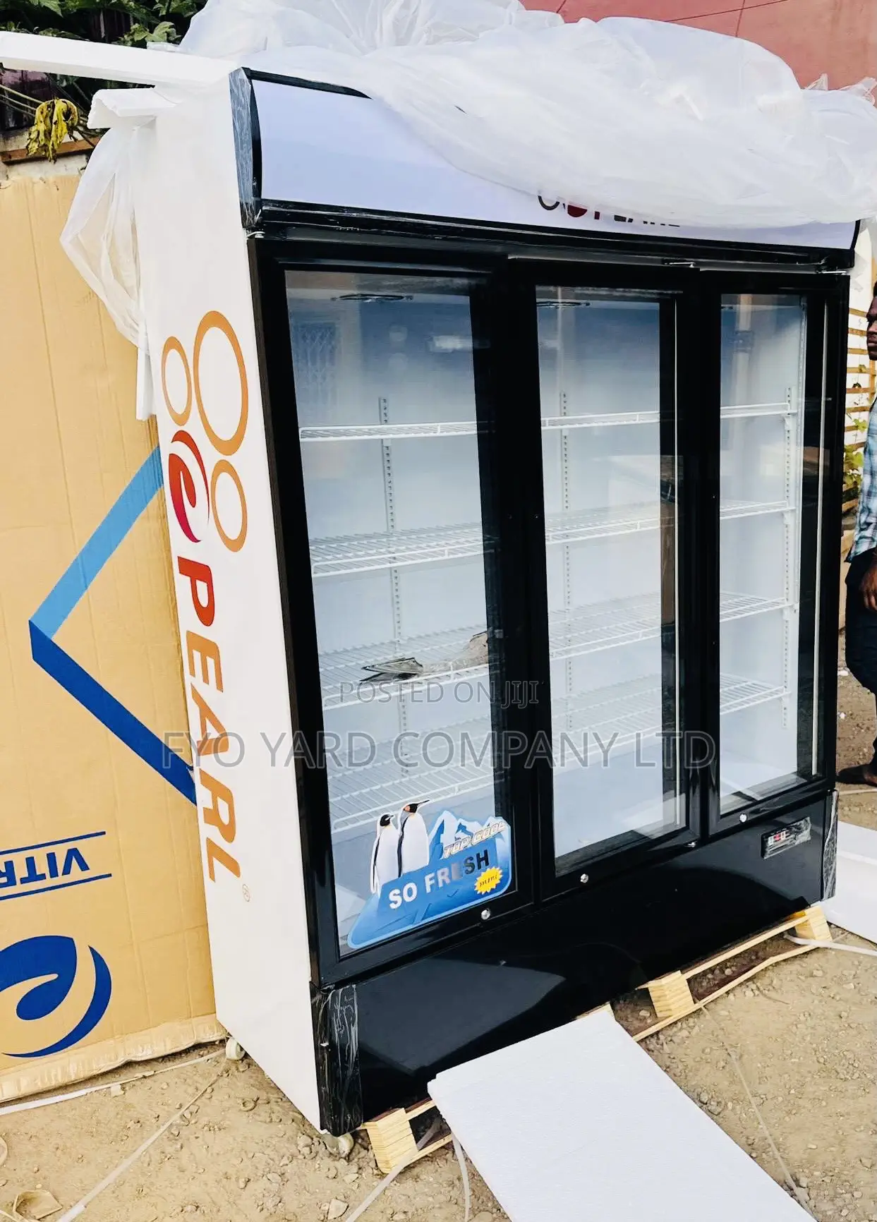 950liter Spacious Made Pearl Display Fridge With 3 Doors