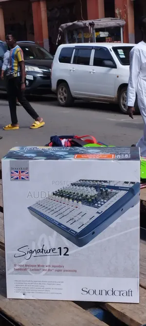Soundcraft Signature 16 Analog Mixer