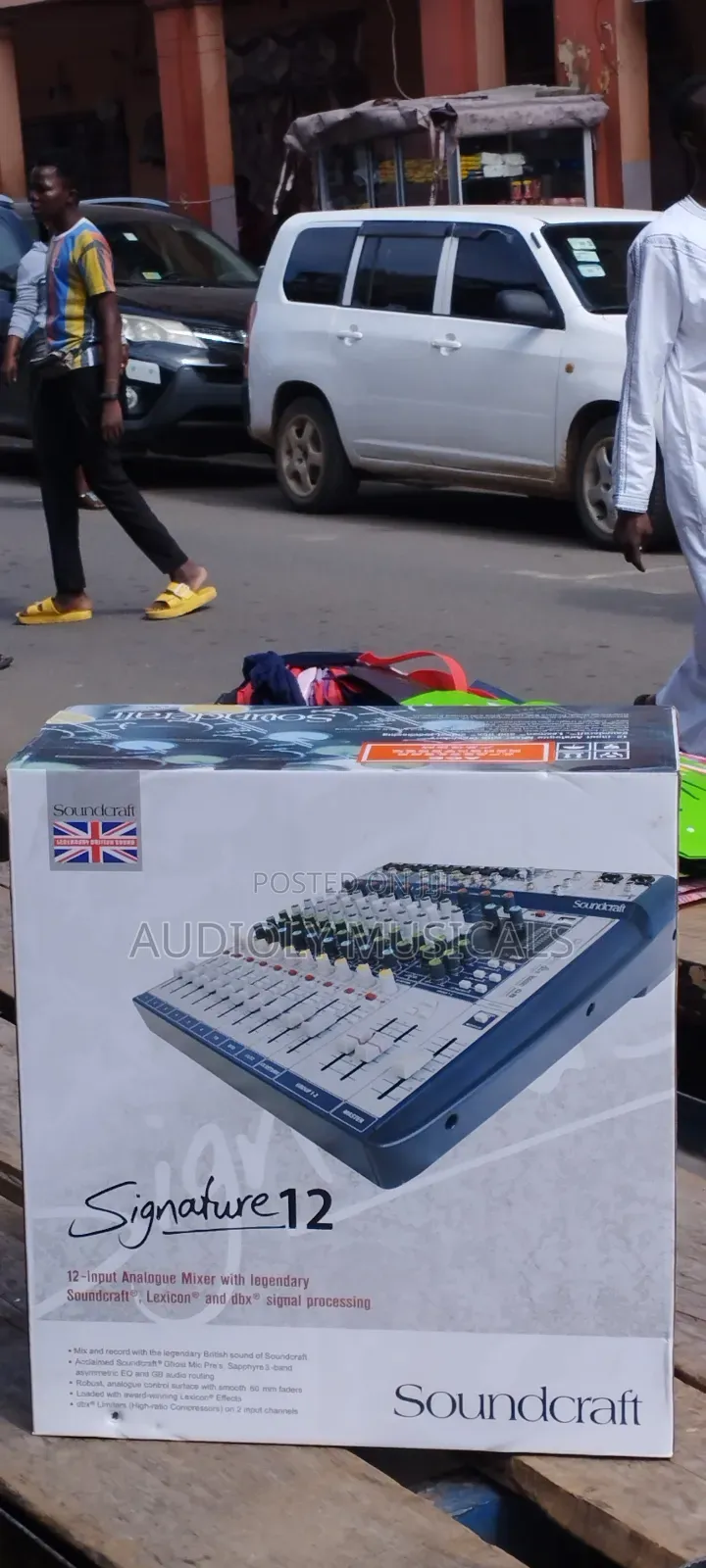 Soundcraft Signature 16 Analog Mixer