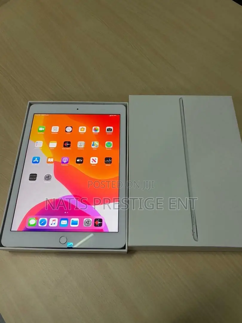 New Apple iPad 9.7 128 GB
