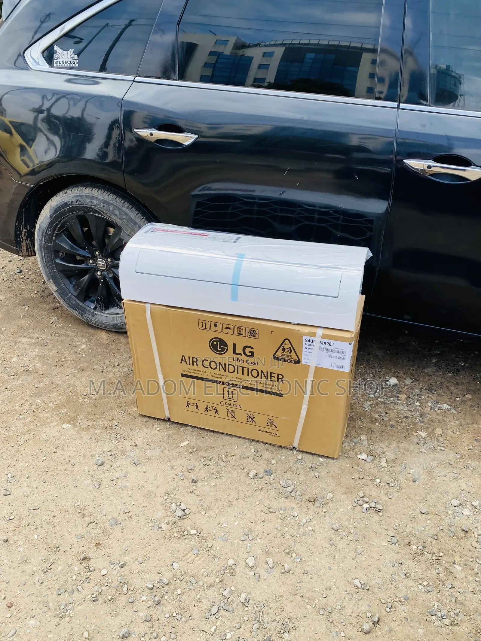LG 1.5hp Split Type Dual Inverter Air Conditioner.
