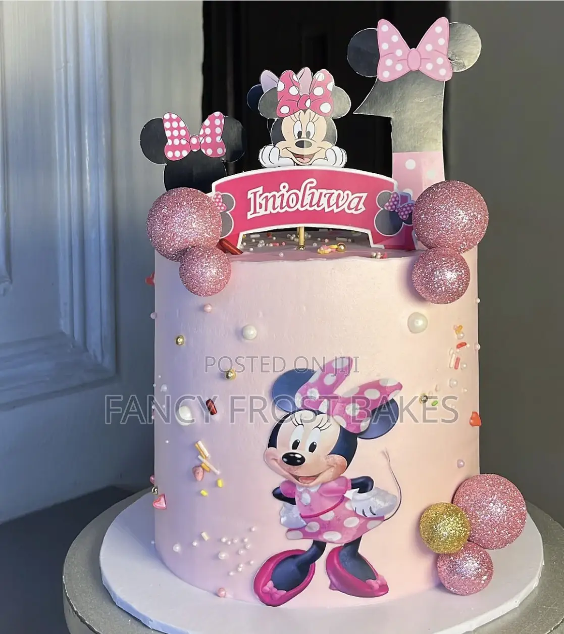 Kinds Character Cakes ( Micky Mouse)