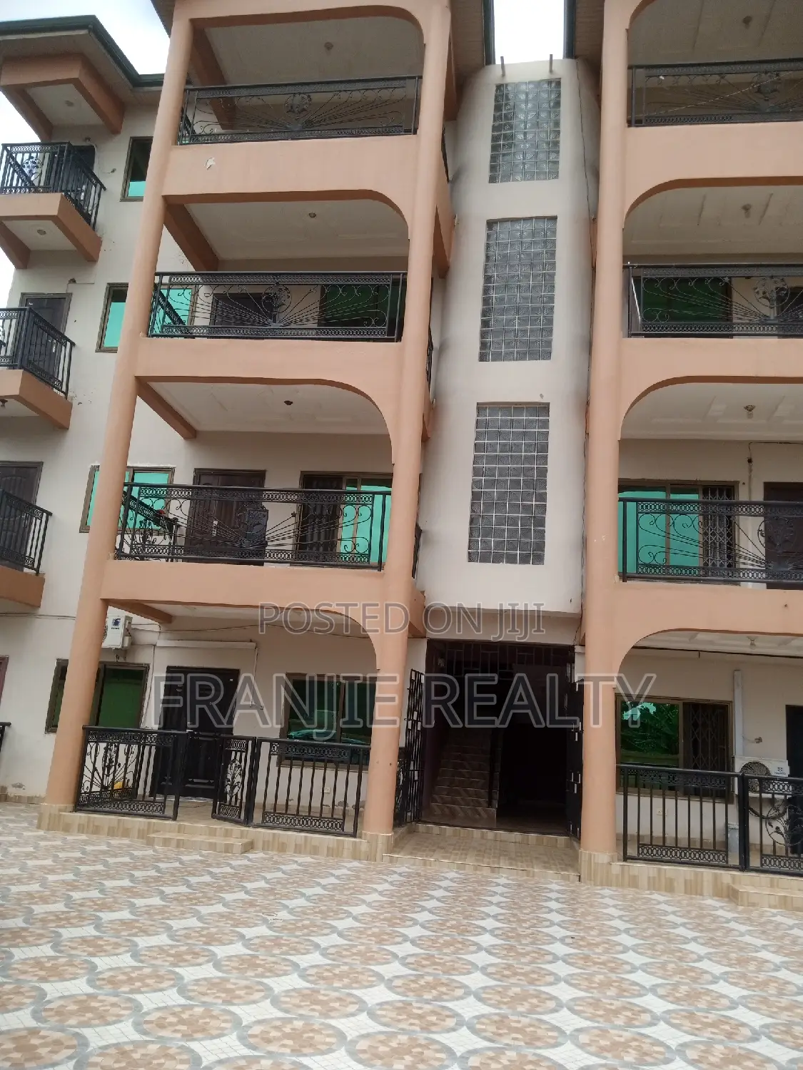 2bdrm Apartment in West Hills Mall Area for rent