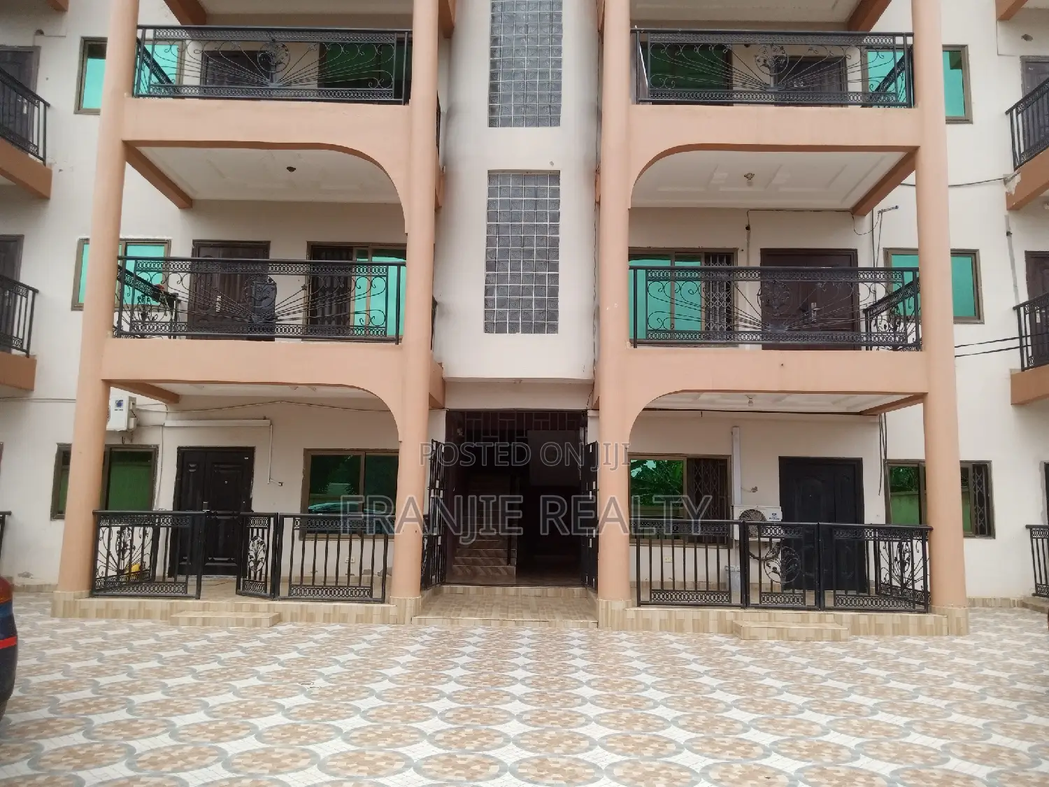 2bdrm Apartment in West Hills Mall Area for rent