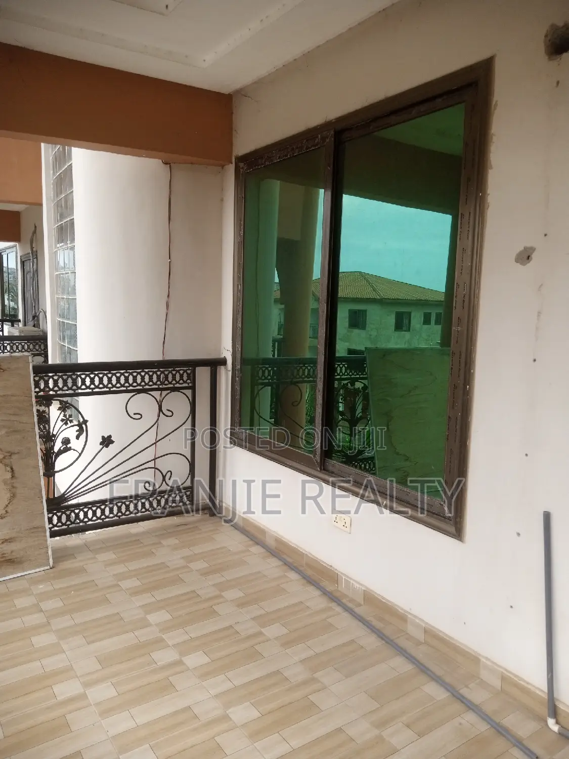 2bdrm Apartment in West Hills Mall Area for rent