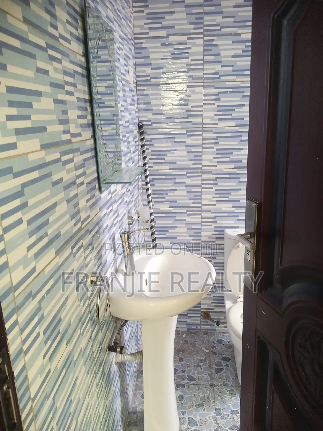 2bdrm Apartment in West Hills Mall Area for rent