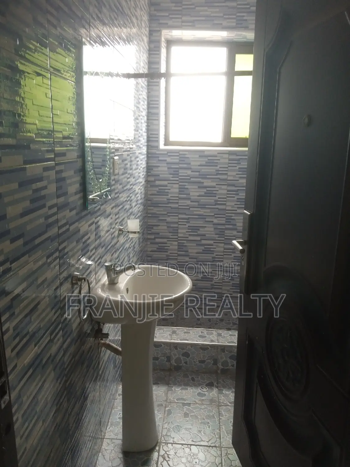 2bdrm Apartment in West Hills Mall Area for rent