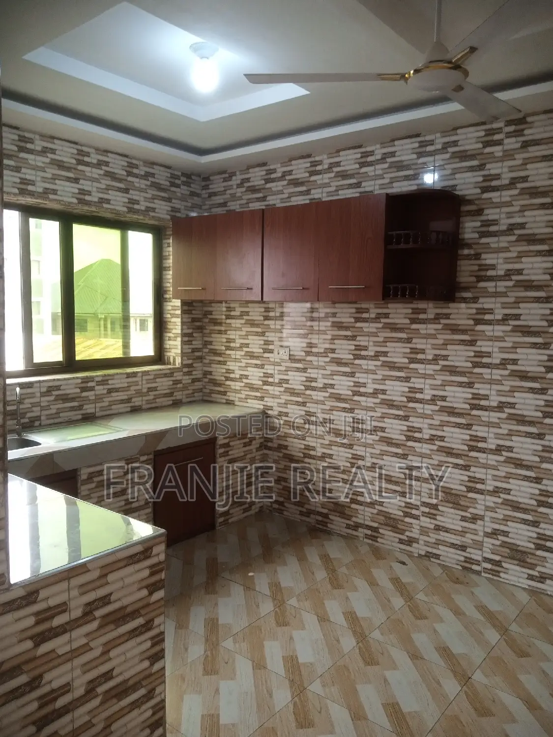 2bdrm Apartment in West Hills Mall Area for rent