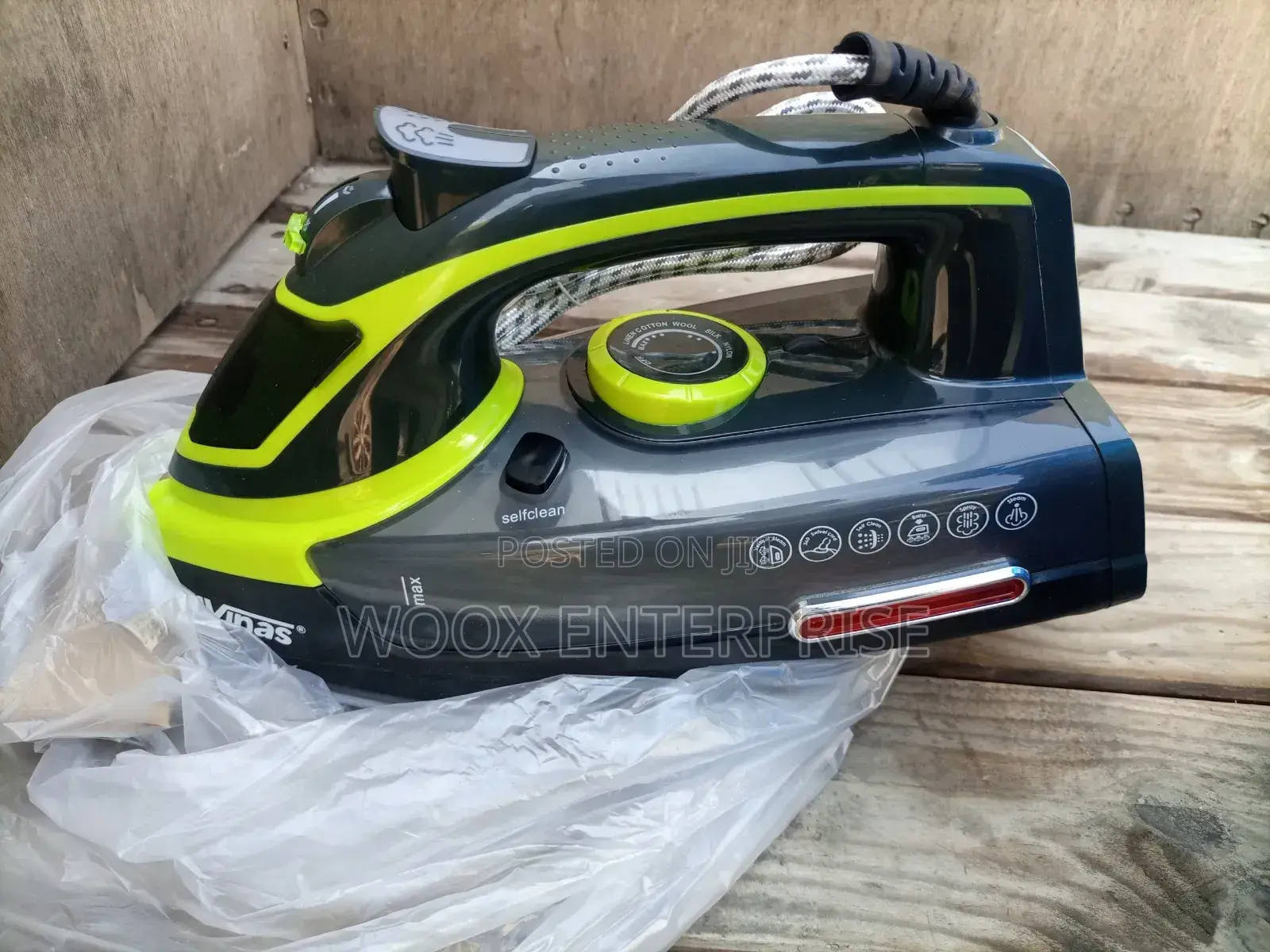 Avinas Steam Iron