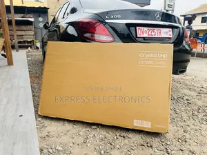 Ultra Modern Slim UHD Smart 43”Cu7000 Samsung