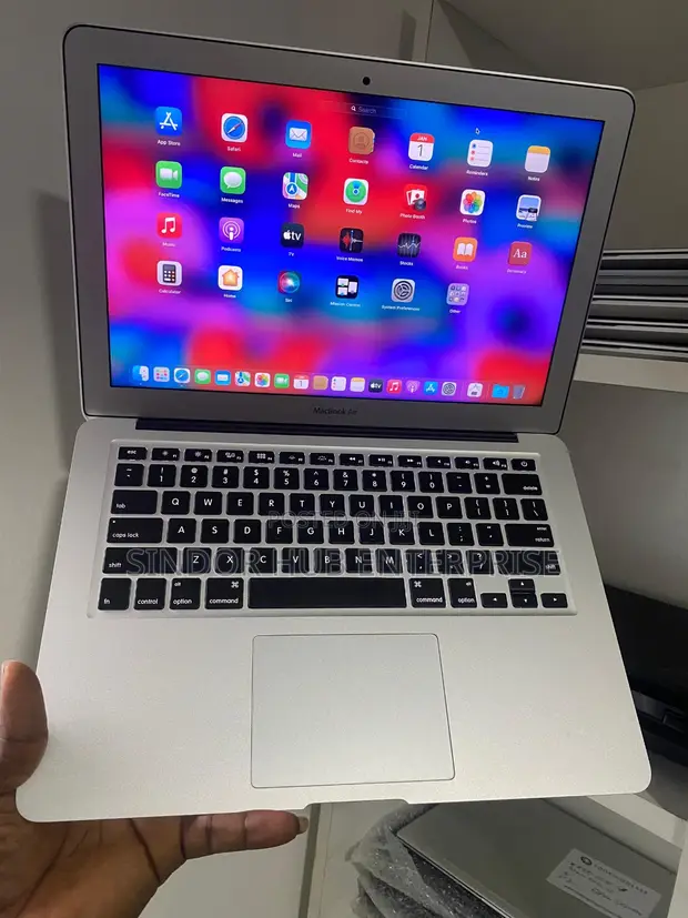 Laptop Apple MacBook Air 2017 8GB Intel Core I5 SSD 256GB in Tema