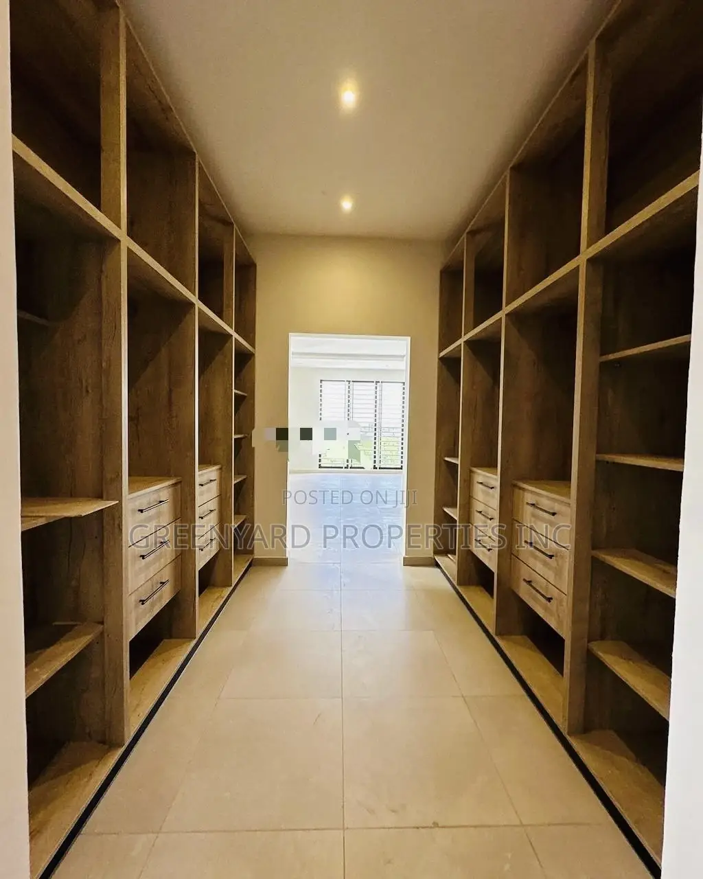 4bdrm House in Lakeside for sale