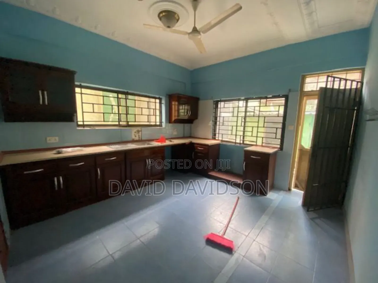 5bdrm House in 5 Bedroom House, Tema Metropolitan for rent