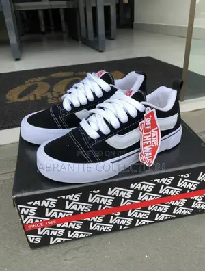 Vans Knu- Skool Black/White