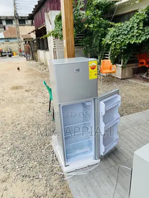 Extremely Chilling Nasco Nasf2-18fl Top Freezer Fridge.